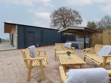 Elliw Отели рядом с достопримечательностью «Руфин Скул»