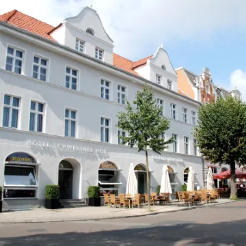 Hotel Schweriner Hof Hotels near Ozeanum Stralsund