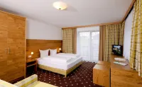 Hotel zum grünen Tor Hotels in Juns