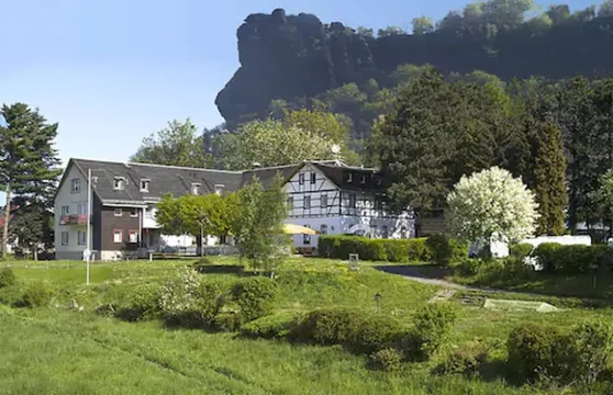 裏連斯坦全景酒店