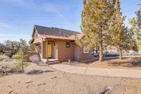 Mountain-view Cabin Near Trails in Powell Butte! - WiFi