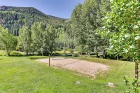 Mountain-view Studio: Top Floor, Private Deck - Homestays