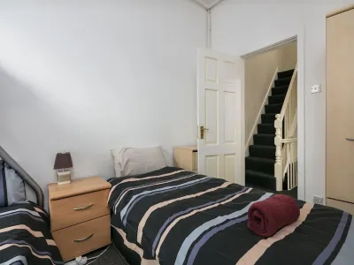 Short Term Shared R&R in Chorlton Hotels in 