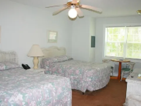 Brunswick Plantation Studio Unit 604l with Outdoor Pool and 27 Hole Golf Course Onsite by Redawning Hotels in Calabash