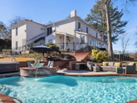 Stone Mountain Manor Hotels in Stone Mountain