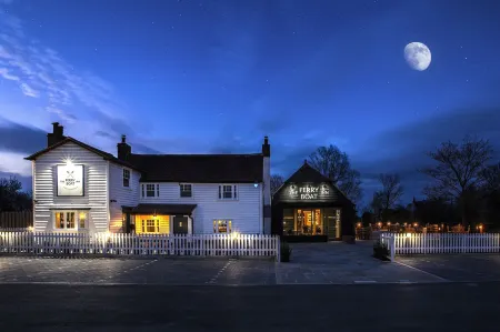 The Ferry Boat Inn Отели рядом с достопримечательностью «CN Koi - based at Claremont Garden Centre, Bryants Lane, Maldon Road, Woodham Mortimer. CM9 6TB»