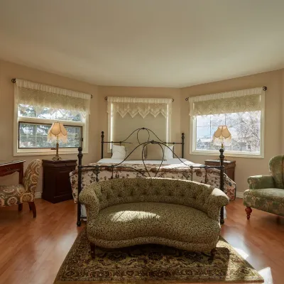 Lady MacDonald Country Inn Hotels near Three Sisters Playground