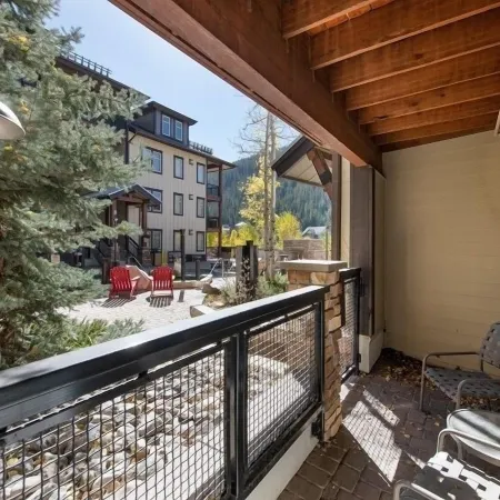 Ground Floor Ski Condo Close to Gondola - Fraser Crossing/Founders Pointe Premium-Rated 3305