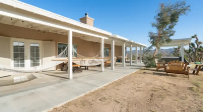 Hillside Desert House - Hot Tub, Fire Pit and BBQ! 3 Bedroom Home by RedAwning