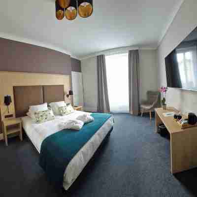 La Souveraine Rooms