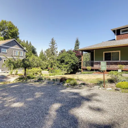 Modern Bellingham Retreat Near Galbraith Mountain!