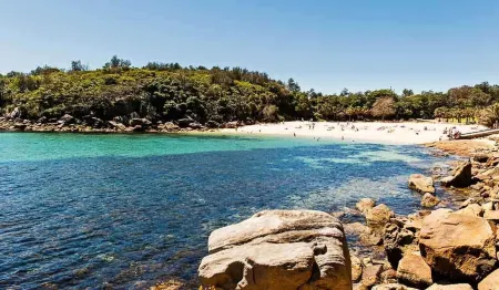 A Light Filled Contemporary Design Apartment Отели в г. Randwick