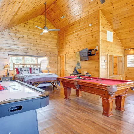 Sensational Sunset! Sevierville Home w/ Hot Tub