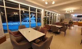 Dolphin Beach Resort