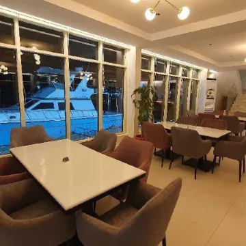 Dolphin Beach Resort