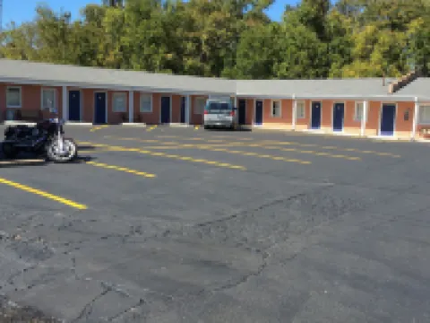 Shaws Komfort Motel Hotels in Hardin County