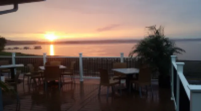 ザ ネスト オン サラトーガ レイク サラトガのホテル