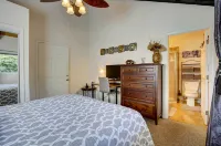 Cozy Kona Coast Apt w/ Lanai ~ 8 Miles to Beach! Hotels near Kanaloa Octopus Farm