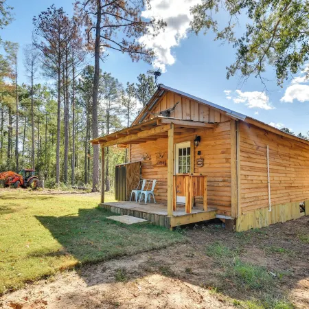 Quaint Abbeville Cabin Studio w/ Gas Grill!