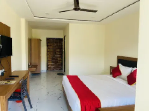 ปุชคาร์ รีทรีท รีสอร์ท โรงแรมในปุชการ์