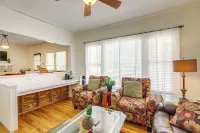 Main Street Home 1 Mile to Callaway Gardens - parking