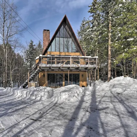 Cozy A-Frame Cabin w/ Pool Table: 8 Mi to Mt Snow!