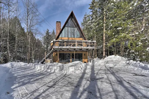 舒適的A型小屋w/檯球桌：8英里到雪山！ - 寵物友善