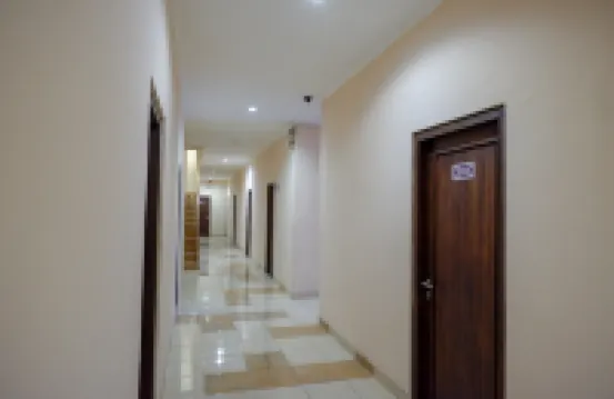 Pineapple Mansion Solo Mitra RedDoorz Near RS Jih Solo