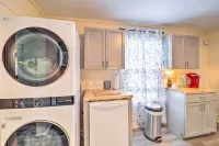 Bright Boone Home Walk to Appalachian State! - parking