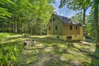 Sleek Cabin w/ Deck, 8 Miles to Mount Snow & Hikes - Wifi