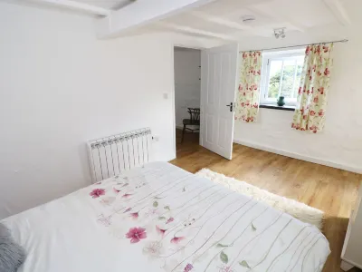 The Granary Cottage Hotels near Penbryn Cottage