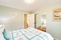 Beachfront Westport Home w/ Deck! - Wifi