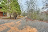 2-Tier Deck & Hot Tub: Quiet Sevierville Cabin - spa