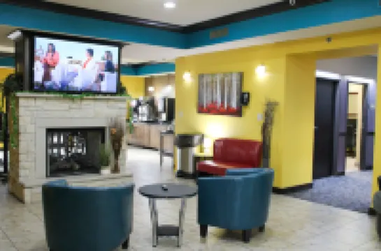 Parkwood Inn & Suites