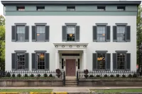 The Ashbrook Hotel Hotels near Capital City Museum