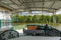 Summertime Bayou Houseboat Oasis: Fish, Hot tub, Kayak