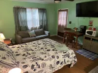 Boat House Studio - Water Front Pets Wifi Smart Tv Apts by RedAwning Hotels in Norfolk
