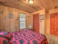 Remote Kentucky Cabin w/ Fire Pit & 2 Ponds Hotels in Calloway County