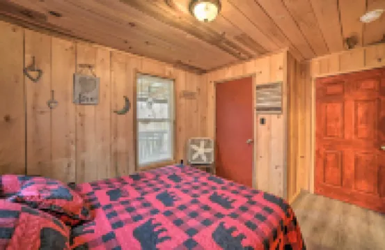 Remote Kentucky Cabin w/ Fire Pit & 2 Ponds