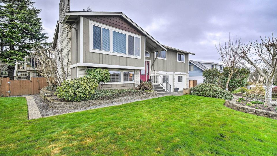 Spacious Tacoma Getaway 2 Mi to Old Town!