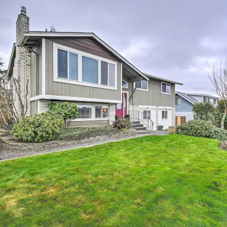 Spacious Tacoma Getaway 2 Mi to Old Town!