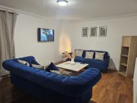 3 Bed House - Sleeps 6 - Parking - Wifi