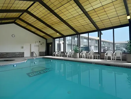 Fairfield Inn & Suites Cape Cod Hyannis Отели в г. Барнстейбл