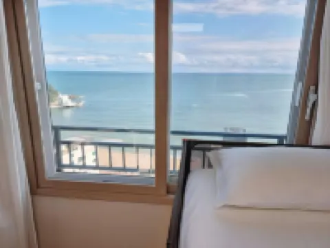 เดอะ เฟิร์ส โอเชียน ซองจุง