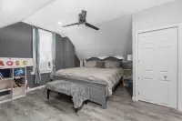 Charming 1-bedroom  Hideout in  Belleville with WiFi, AC