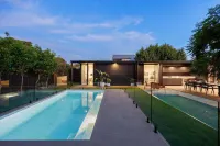 Midnight Sands Luxe Beachside Designer With Pool