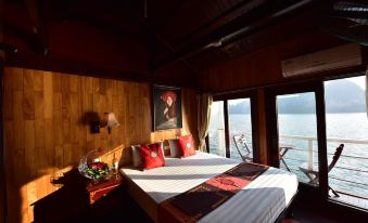 Halong Annam Junk