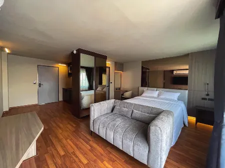 We Hotel