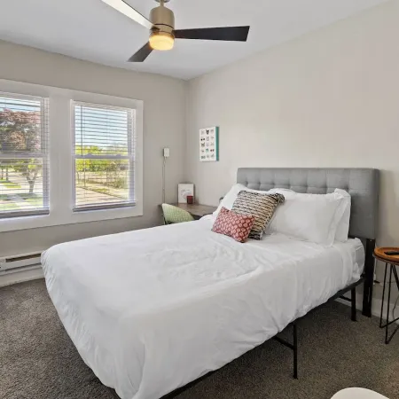 Charming 2BD W/ Parking 15 Mins from Downtown