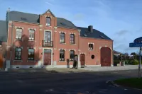 Holiday Home in Cul-Des-Sarts with Roofed Terrace